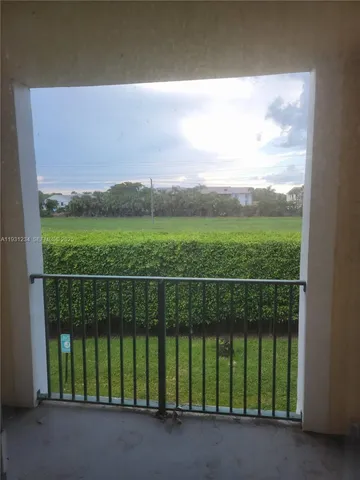 $1,690 | 1701 Village Boulevard, Unit 205, West Palm Beach, FL 33409