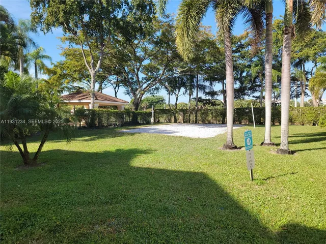 $1,690 | 1701 Village Boulevard, Unit 205, West Palm Beach, FL 33409