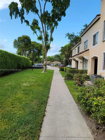 $1,690 | 1701 Village Boulevard, Unit 205, West Palm Beach, FL 33409