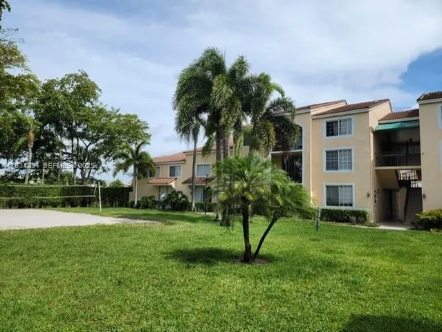 $1,690 | 1701 Village Boulevard, Unit 205, West Palm Beach, FL 33409