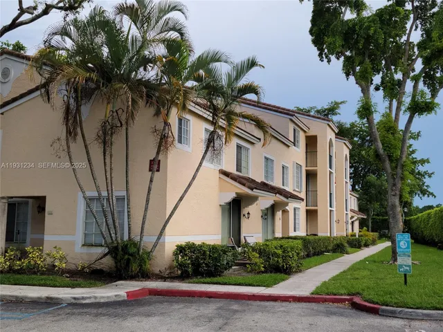 $1,690 | 1701 Village Boulevard, Unit 205, West Palm Beach, FL 33409