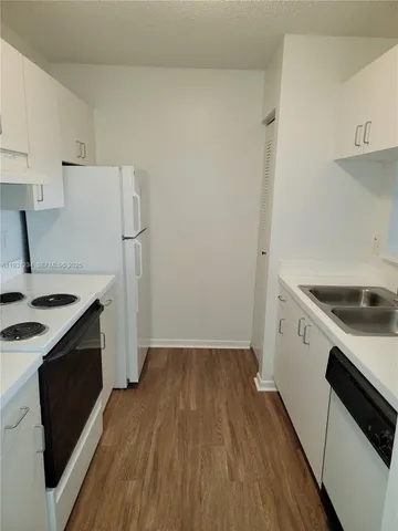 $1,690 | 1701 Village Boulevard, Unit 205, West Palm Beach, FL 33409