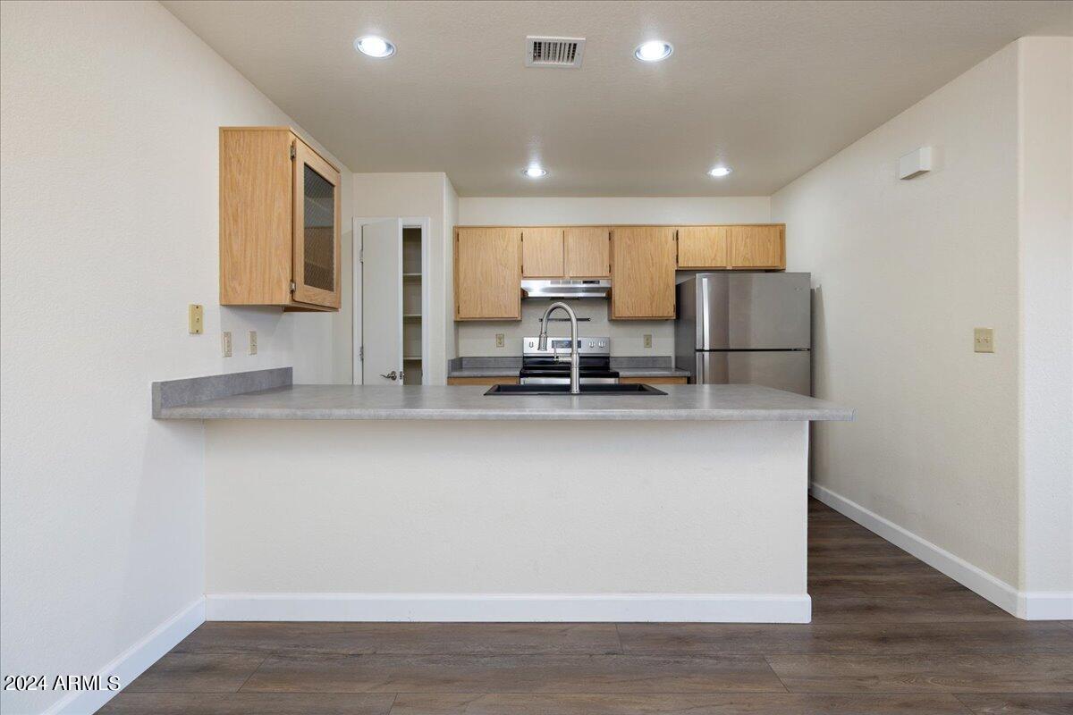 3070 Smokey Road, Unit C17 Prescott, AZ 86301 - Photo 8 of 17 Kitchen with Breakfast Bar