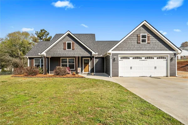 $329,000 | 210 Oxmoor Drive, Anderson, SC 29625