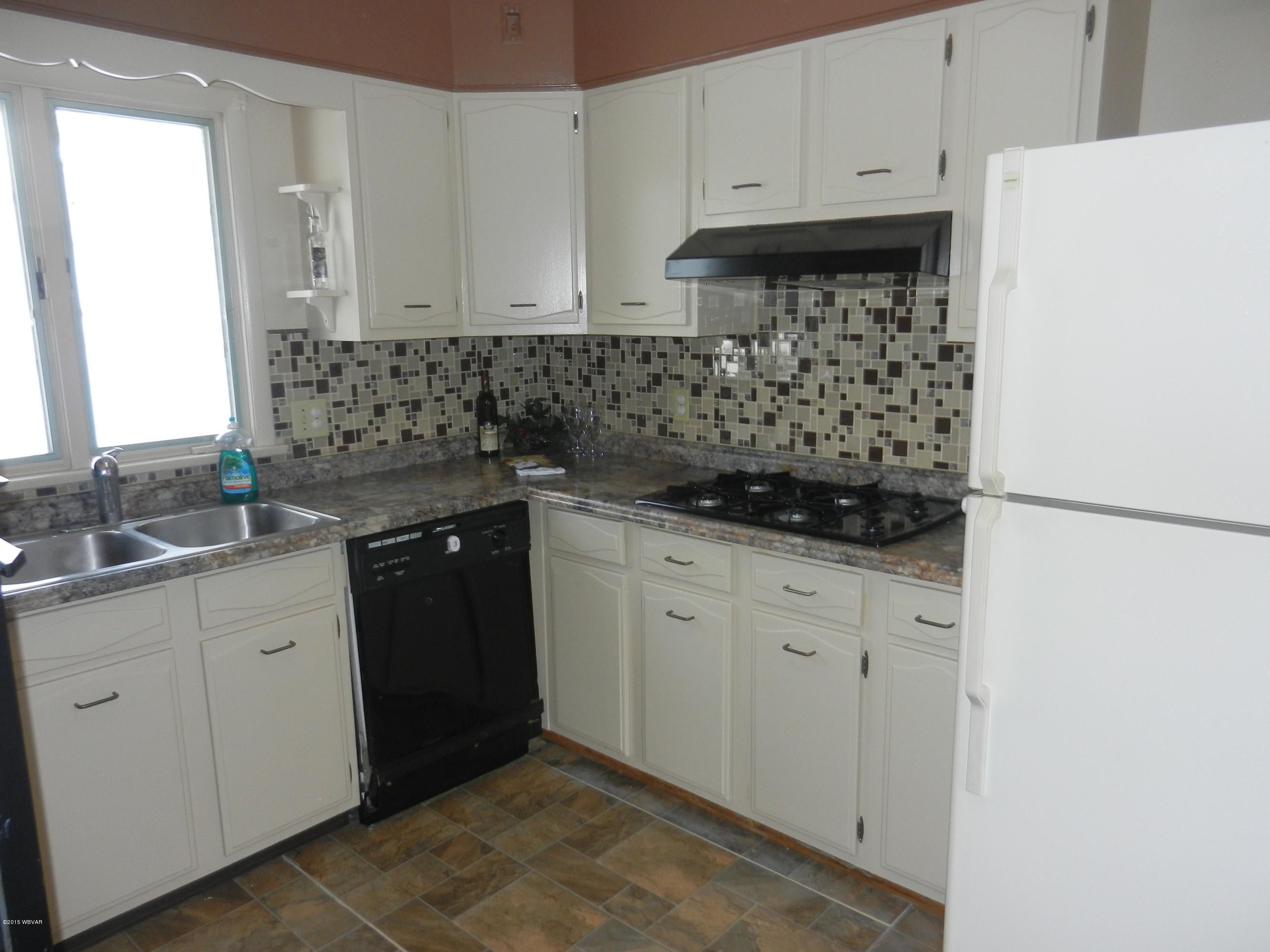 2215 Reed Street Williamsport, PA 17701 - Photo 5 of 17 Kitchen