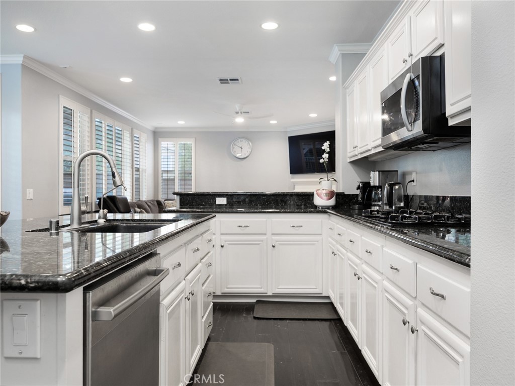 25701 Chestnut Way Stevenson Ranch, CA 91381 - Photo 18 of 63