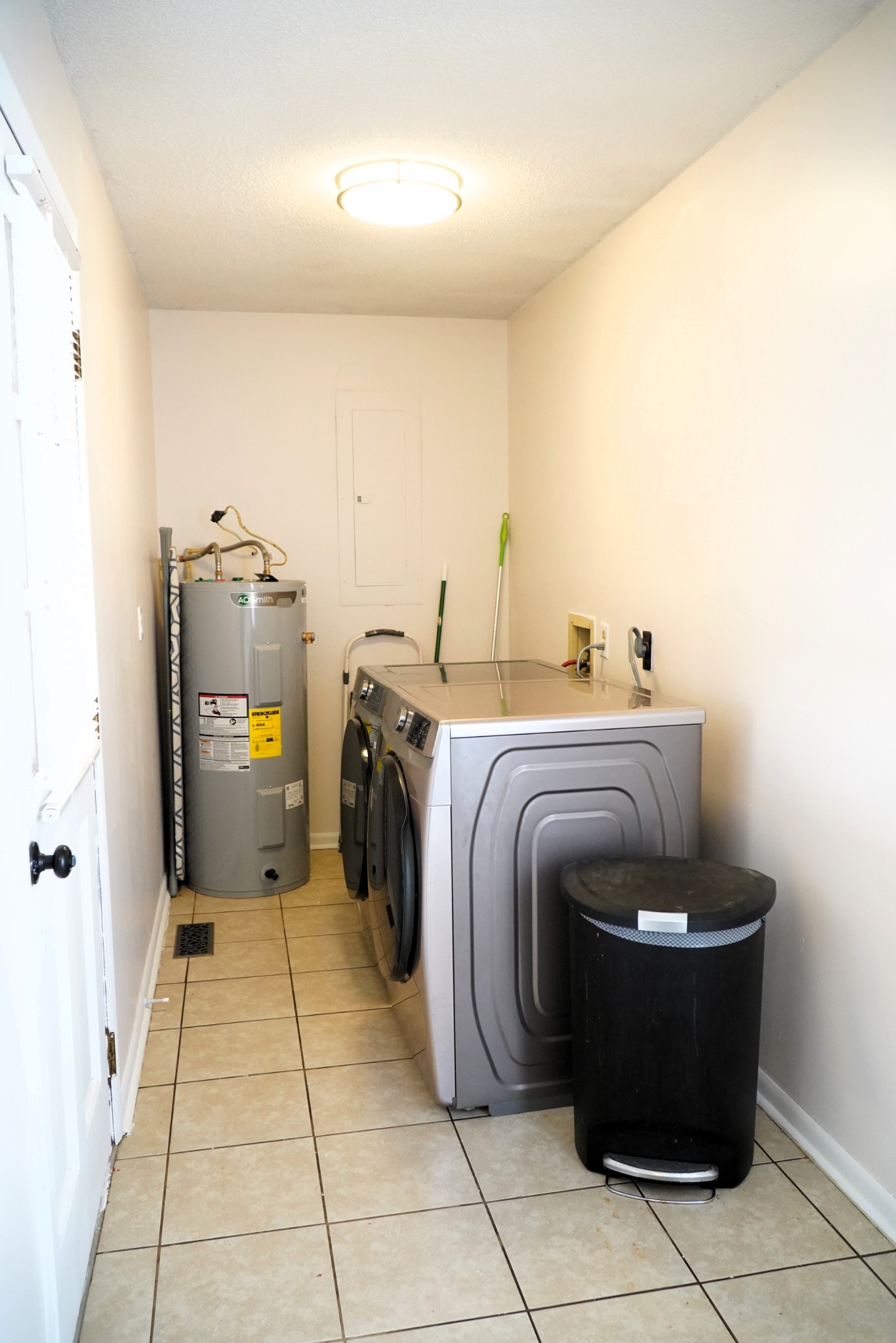 102 McDougal Road Fayetteville, TN 37334 - Photo 11 of 27 a utility room with dryer and washer