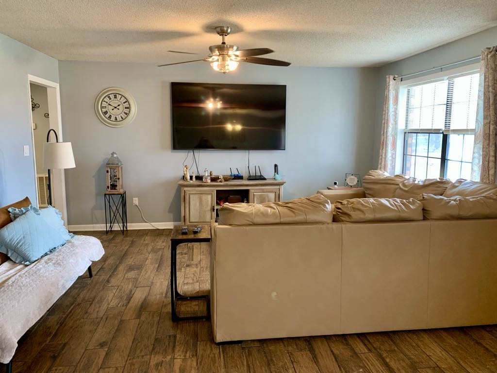 102 McDougal Road Fayetteville, TN 37334 - Photo 4 of 27 a living room with furniture and a flat screen tv