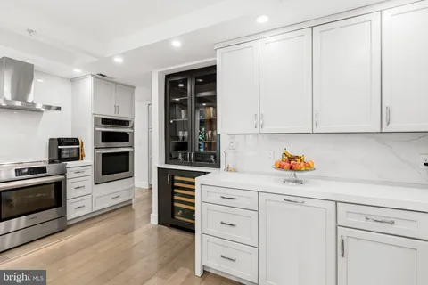 $1,125,000 | 1300 Crystal Drive, Unit 606S, Arlington, VA 22202