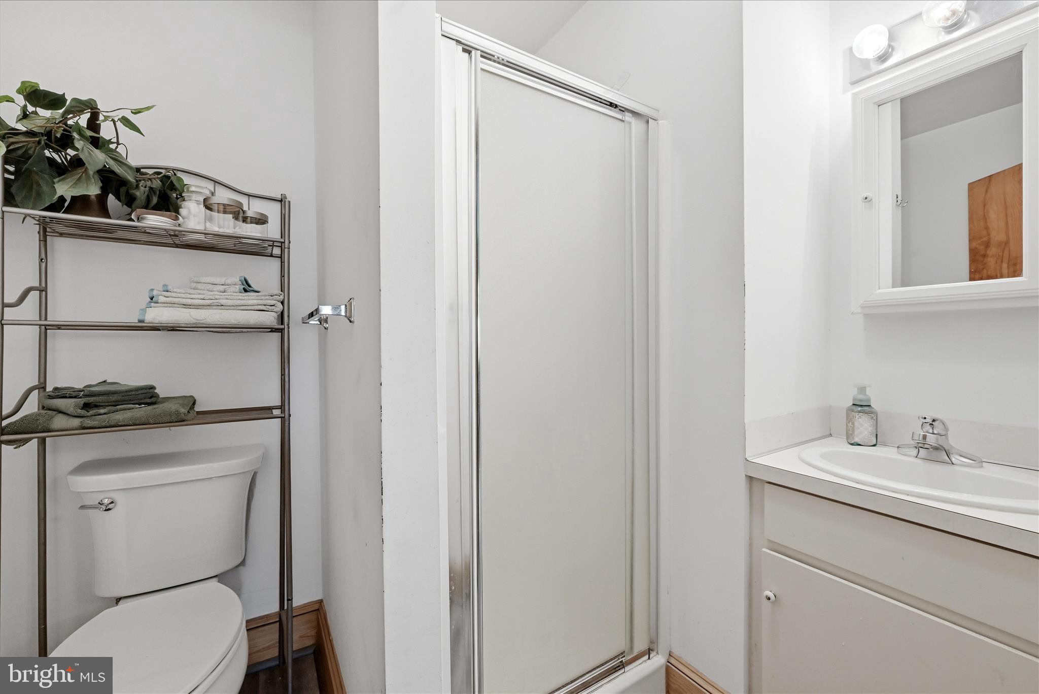 9581 Valley Road Berkeley Springs, WV 25411 - Photo 25 of 69 Primary Bathroom