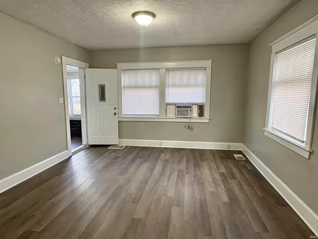 $124,500 | 513 East Centennial Avenue, Muncie, IN 47303