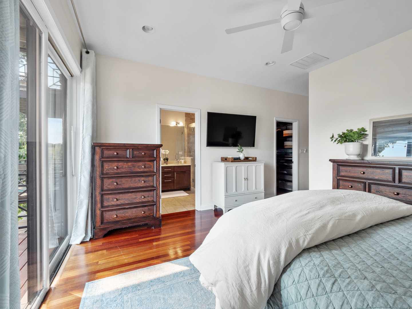 1925 West Irving Park Road, Unit 3 Chicago, IL 60613 - Photo 18 of 26 a bedroom with a bed and a flat screen television