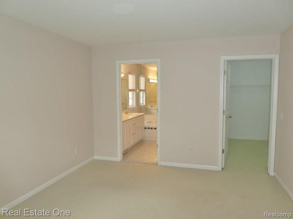 2660 Crooks Road Royal Oak, MI 48073 - Photo 20 of 33