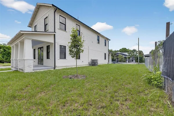 a view of a house with backyard and garden