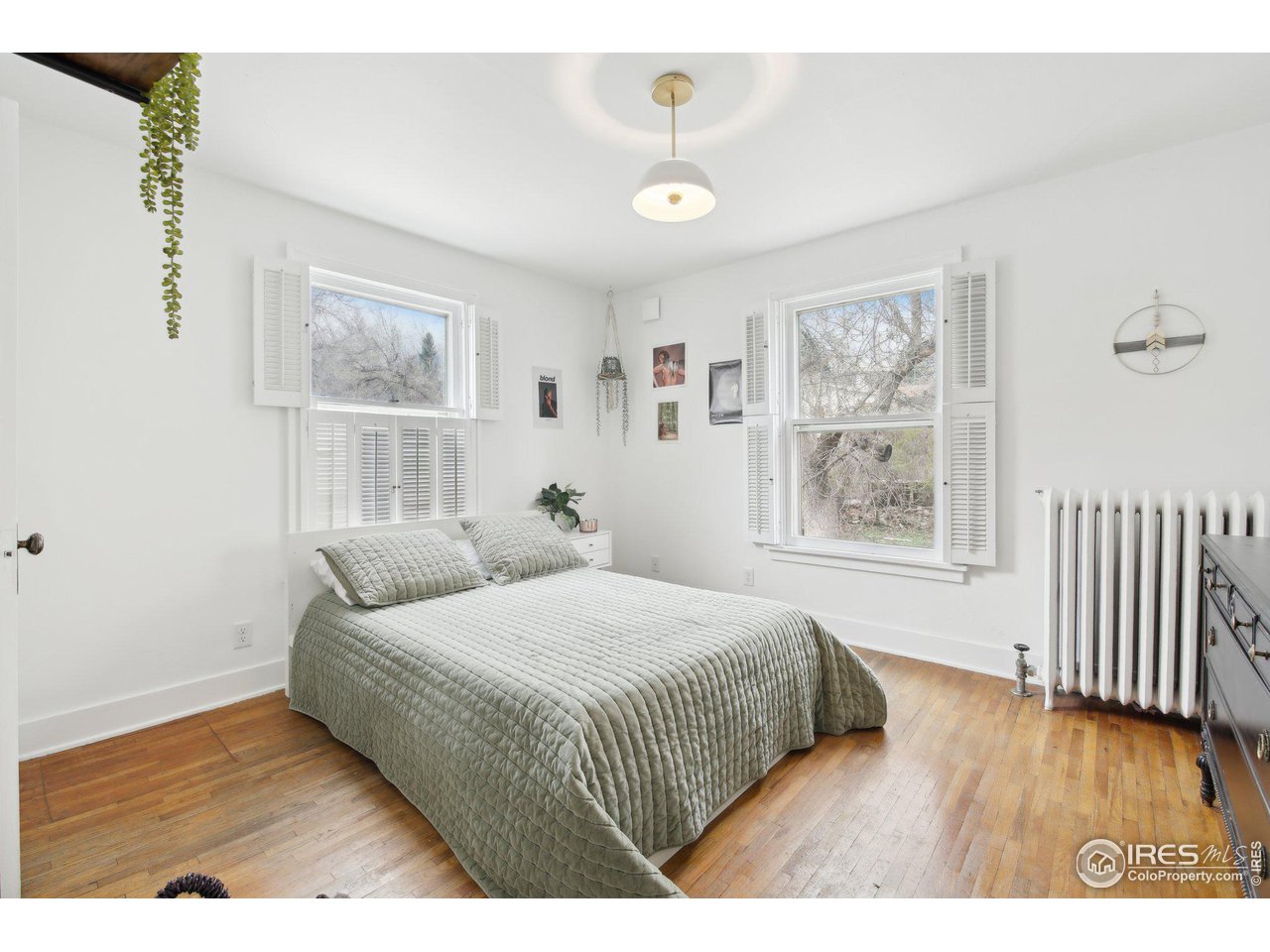 861 13th Street Boulder, CO 80302 - Photo 22 of 36 a bedroom with a bed and a window