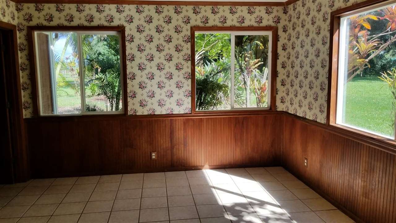 121 Oili Road Haiku, HI 96708 - Photo 15 of 24 a view of a window in an outdoor space