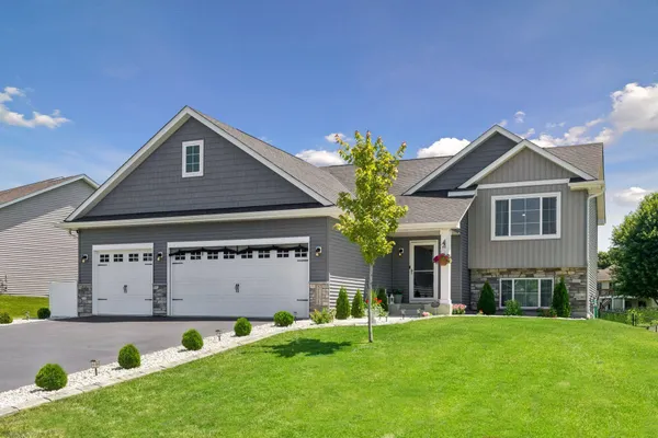 $500,000 | 2131 River Bend Trail, Mayer, MN 55360