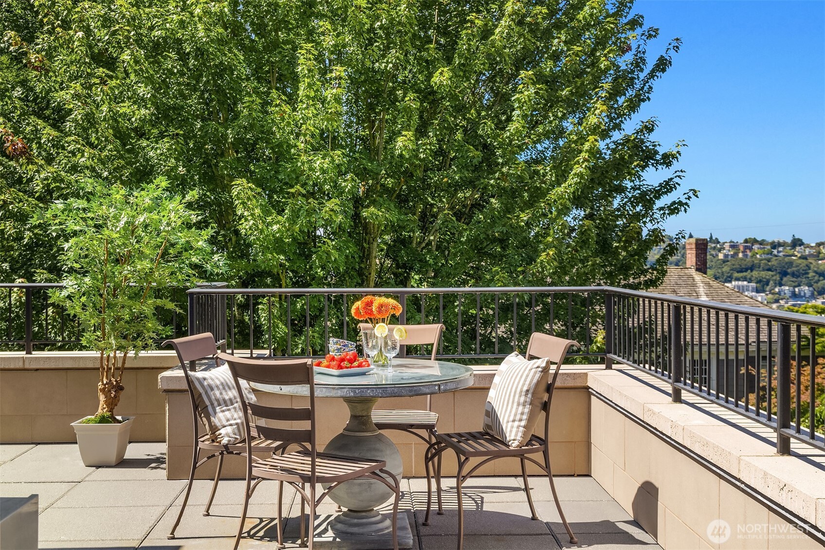 1168 Harvard Avenue East, Unit P7 Seattle, WA 98102 - Photo 12 of 24 a outdoor view with a sitting space