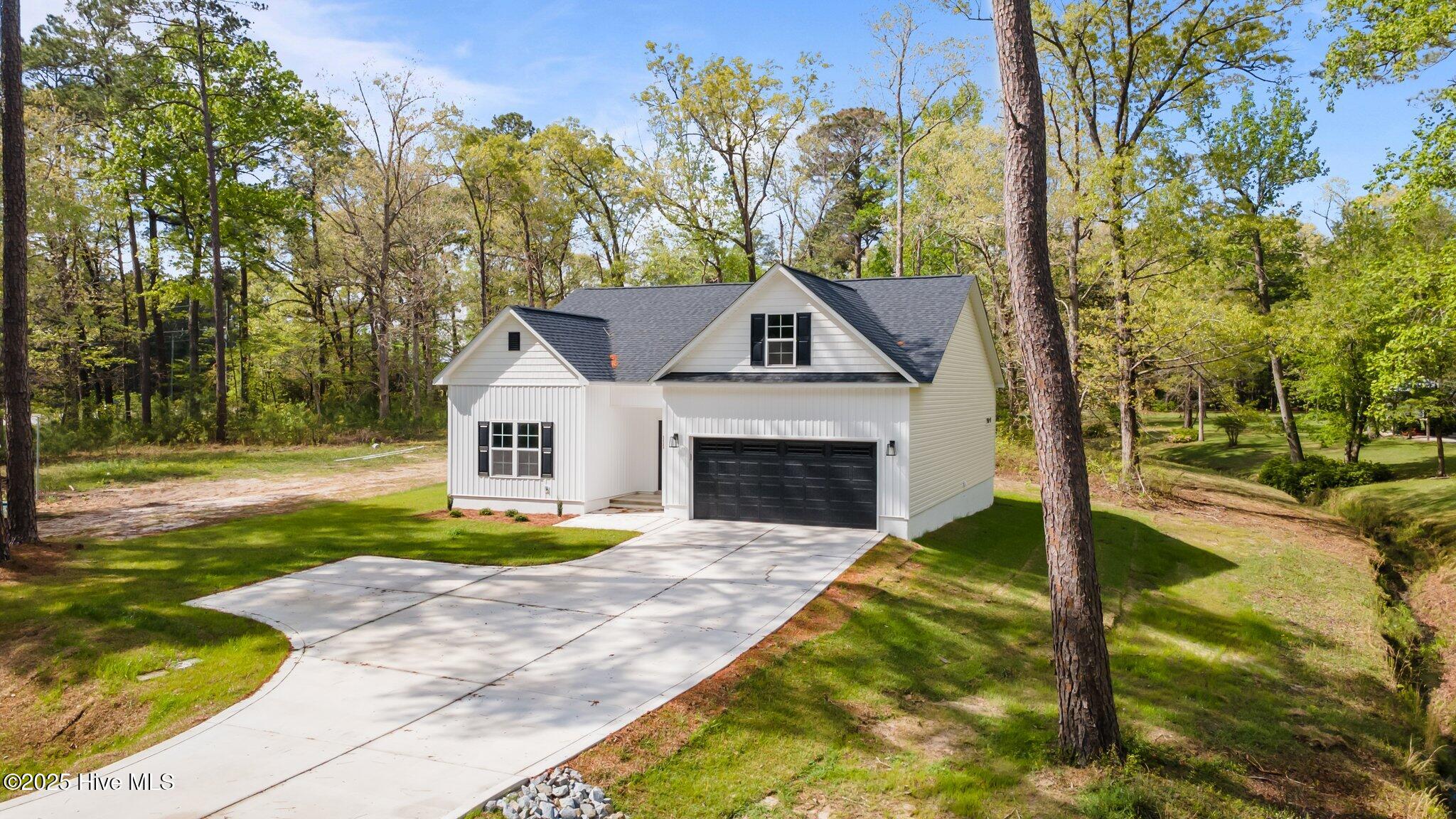 111 Thomas Loop Road Jacksonville, NC 28540 - Photo 3 of 36 3-web-or-mls-DJI_0458