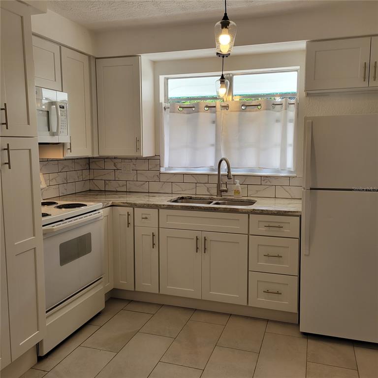 3439 McIntosh Road Sarasota, FL 34232 - Photo 4 of 16 Gallery Image 4