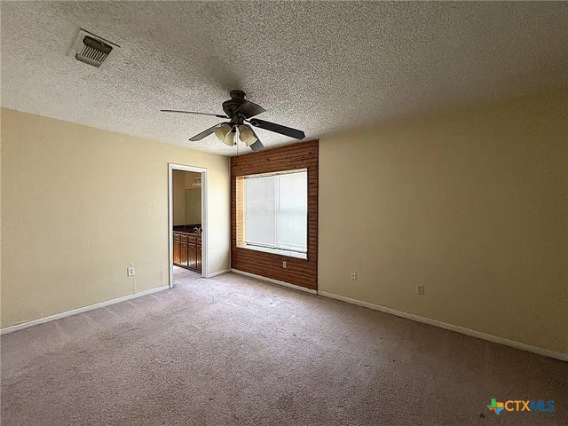 a view of empty room with window