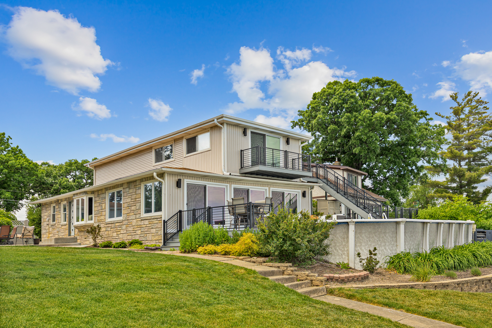 183 Riverside Island Drive Fox Lake, IL 60020 - Photo 2 of 35 Gallery Image 2