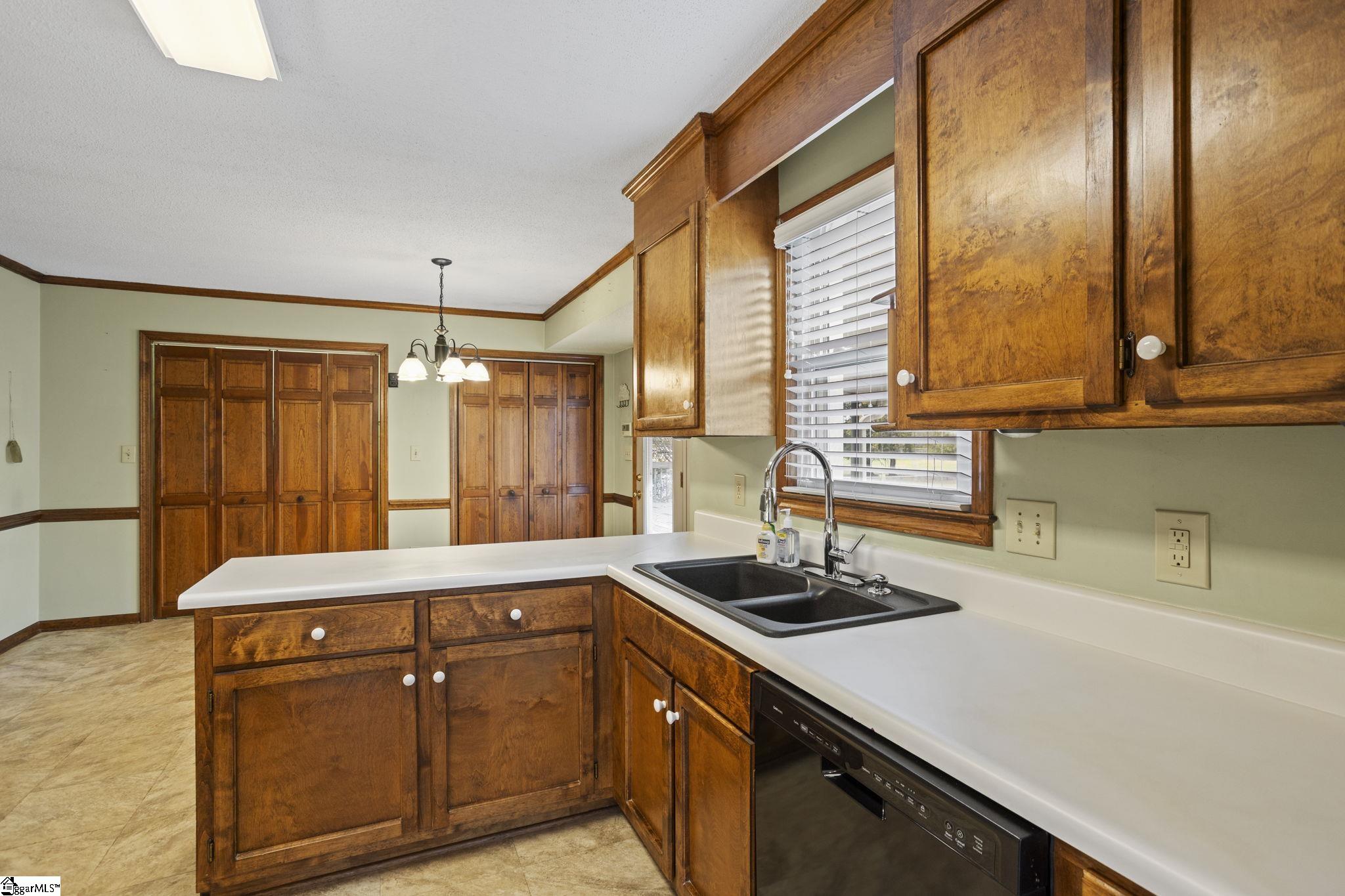 107 Fairview Place Greer, SC 29651 - Photo 8 of 36