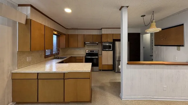 $230,000 | 2032 West Laurel Street, Freeport, IL 61032