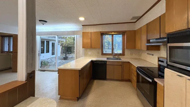 $230,000 | 2032 West Laurel Street, Freeport, IL 61032