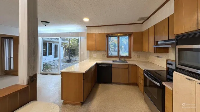 $230,000 | 2032 West Laurel Street, Freeport, IL 61032