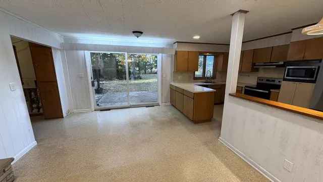 $230,000 | 2032 West Laurel Street, Freeport, IL 61032