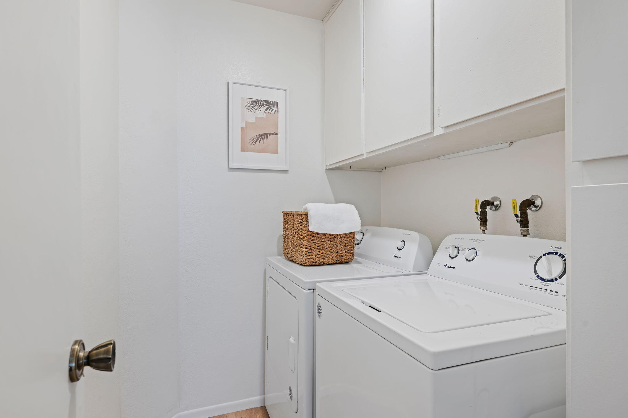4039 Primavera Road, Unit 1 Santa Barbara, CA 93110 - Photo 18 of 22 Laundry