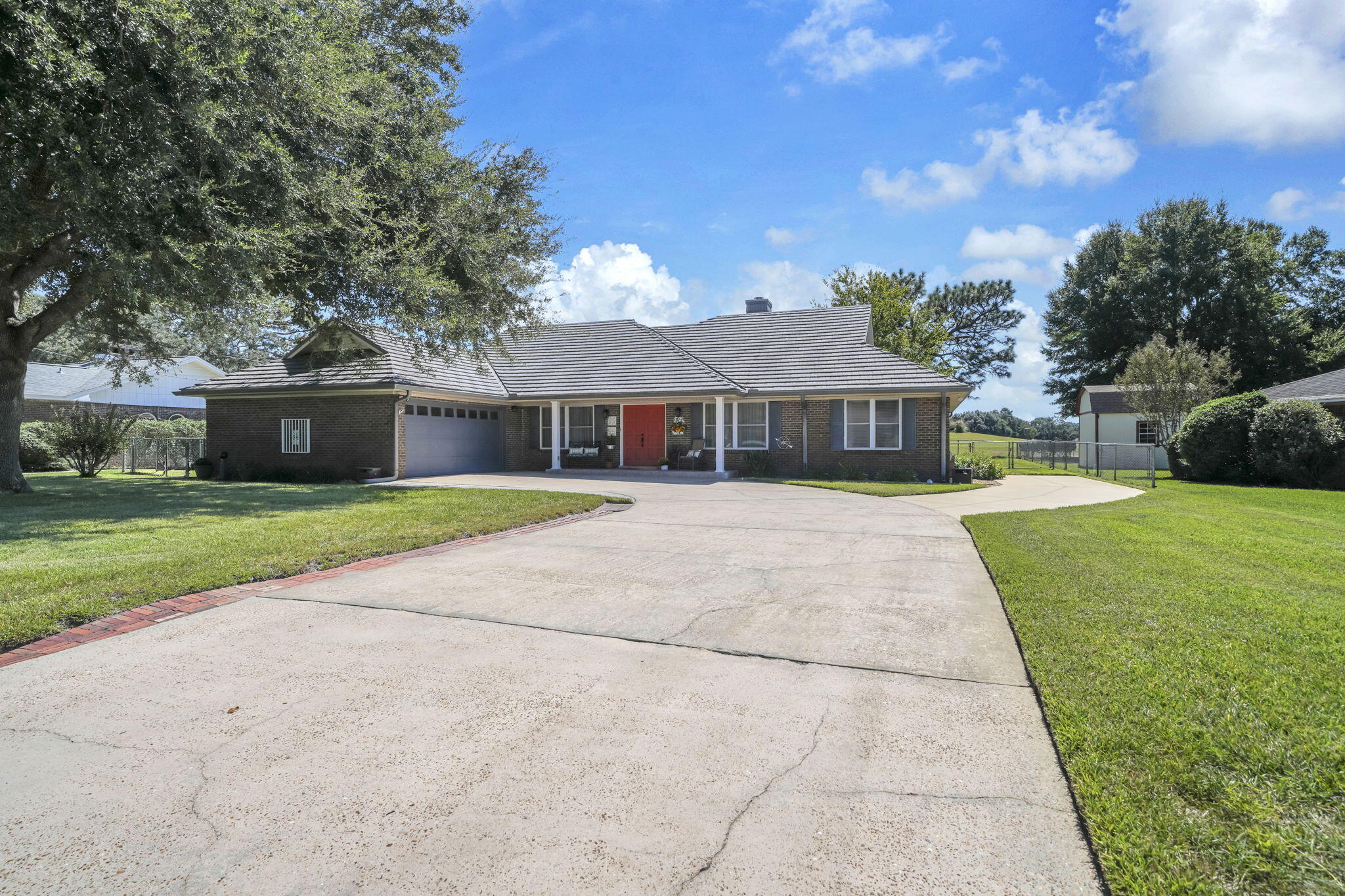 136 Country Club Road Shalimar, FL 32579 - Photo 14 of 83 136 Country Club Rd_Front View