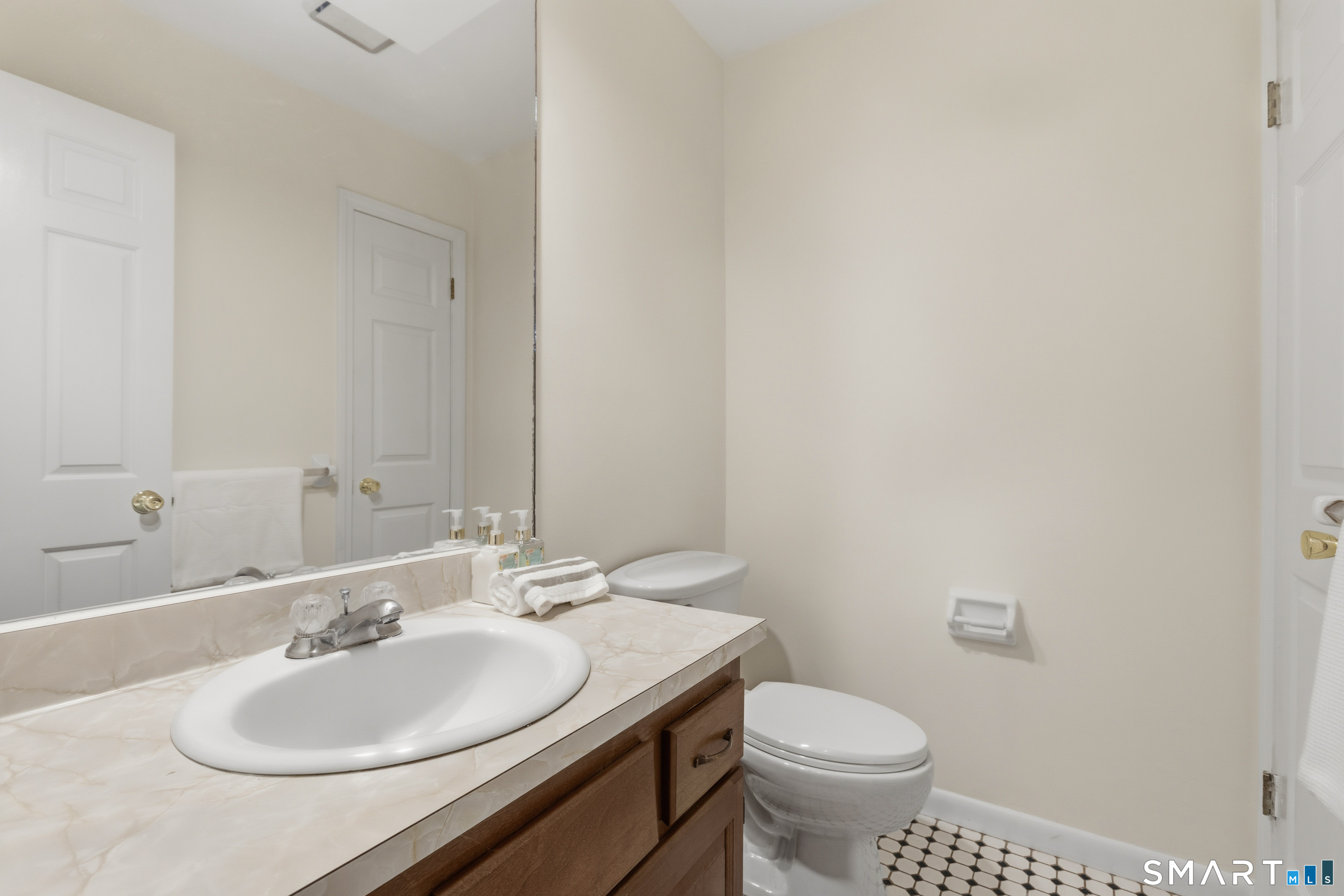 1 Beaver Brook Road, Unit 8 Danbury, CT 06810 - Photo 30 of 40