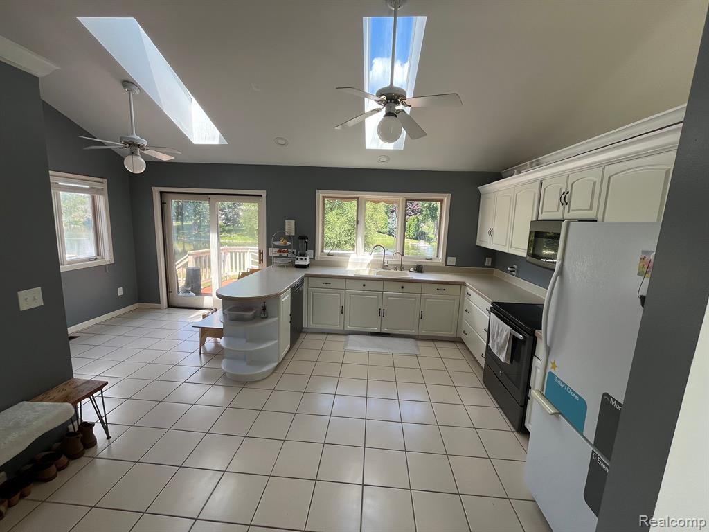 969 Bogie Lake Road White Lake, MI 48383 - Photo 6 of 29
