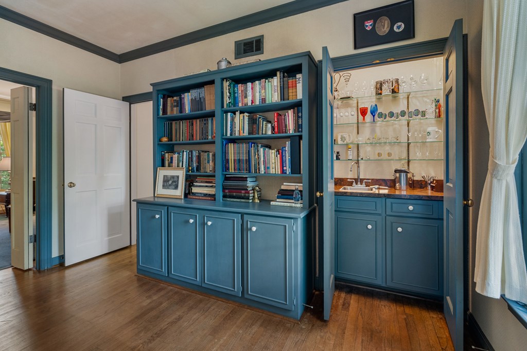 7146 Leighton Road Columbus, GA 31904 - Photo 7 of 33 Den with Wetbar