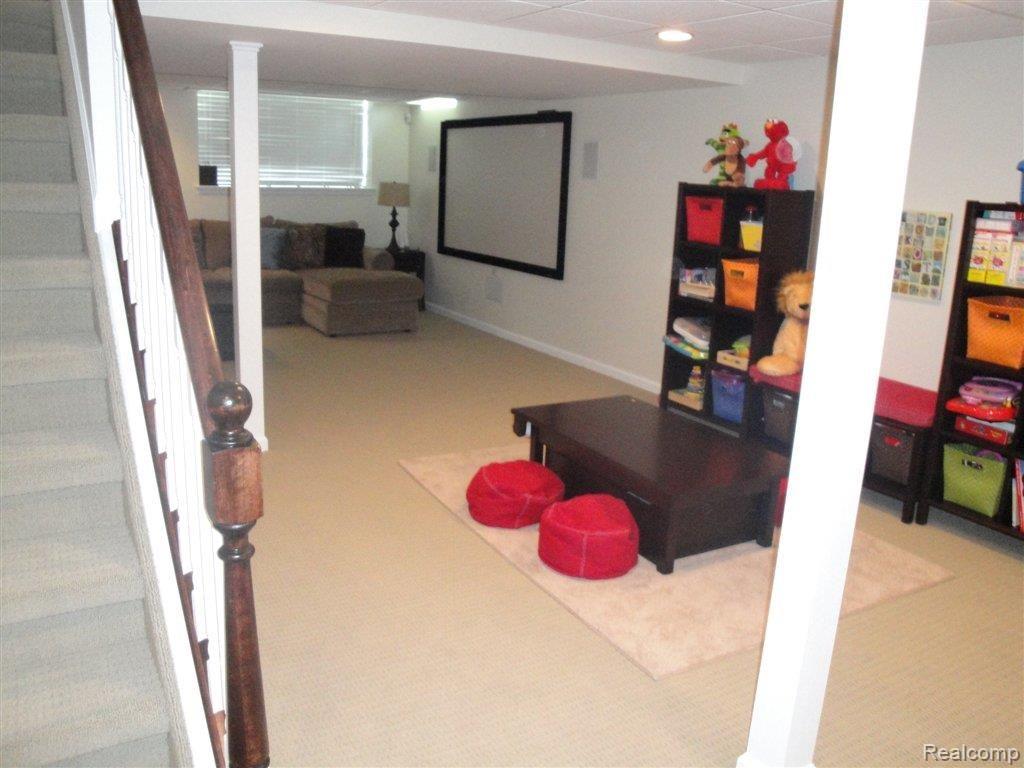 797 Woodfield Way Rochester, MI 48307 - Photo 14 of 16 797 Woodfield Way 012.JPG