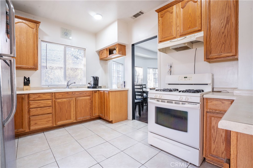 730 West 9th Street Pomona, CA 91766 - Photo 17 of 25