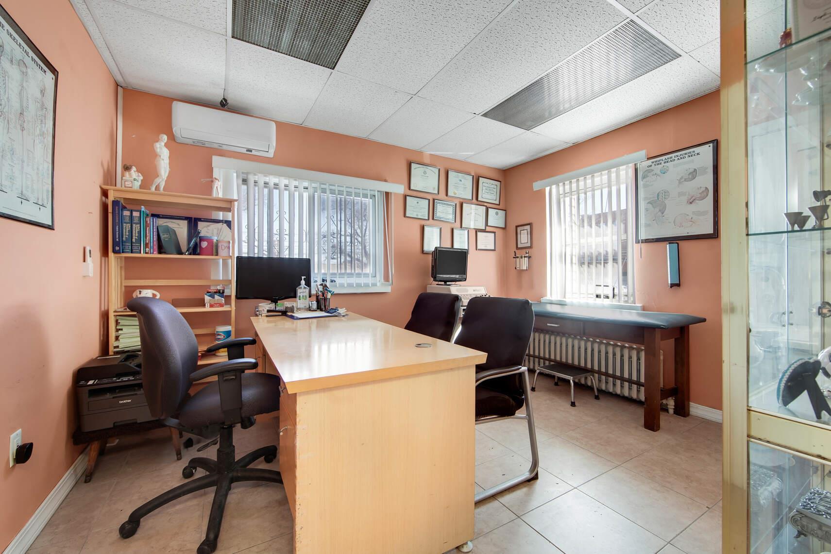 20-01 37th Street Queens, NY 11105 - Photo 19 of 21