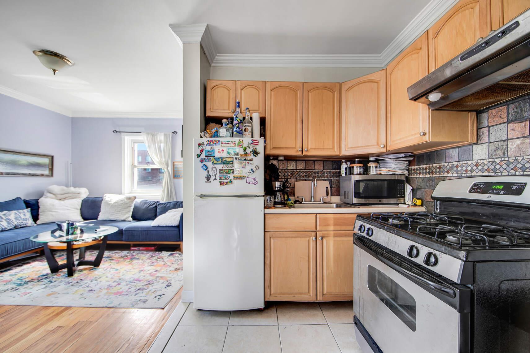 20-01 37th Street Queens, NY 11105 - Photo 7 of 21