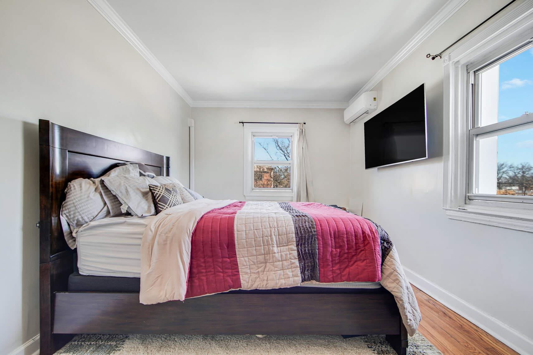 20-01 37th Street Queens, NY 11105 - Photo 8 of 21