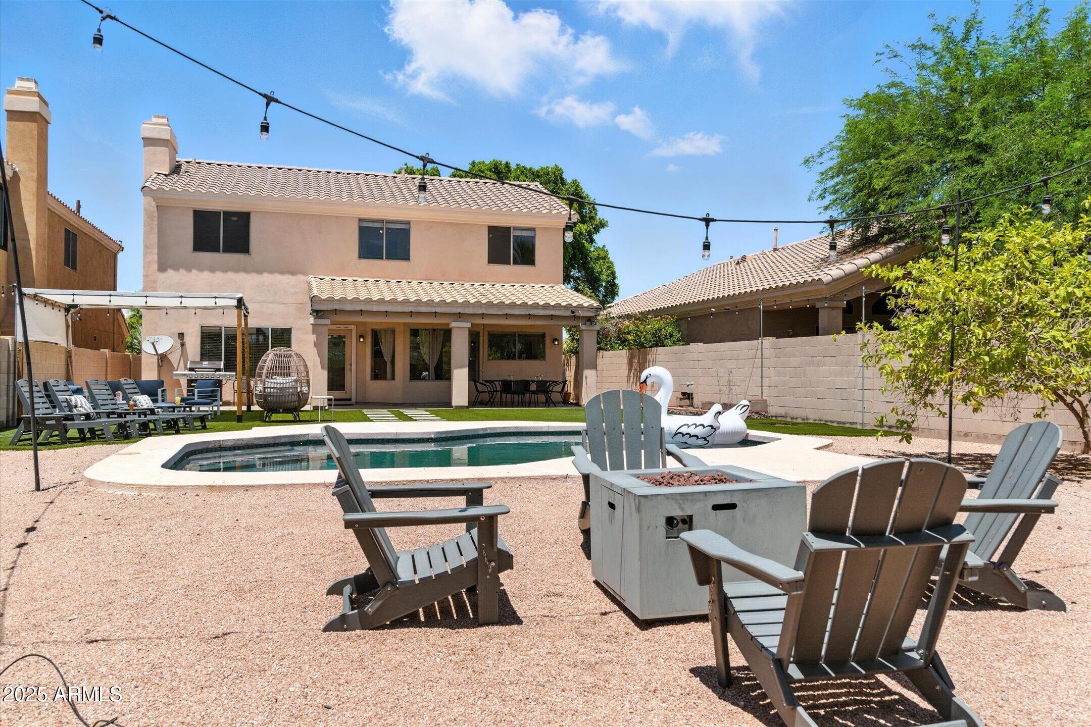 8083 East Michelle Drive Scottsdale, AZ 85255 - Photo 39 of 40 a view of a patio with table and chairs and potted plants