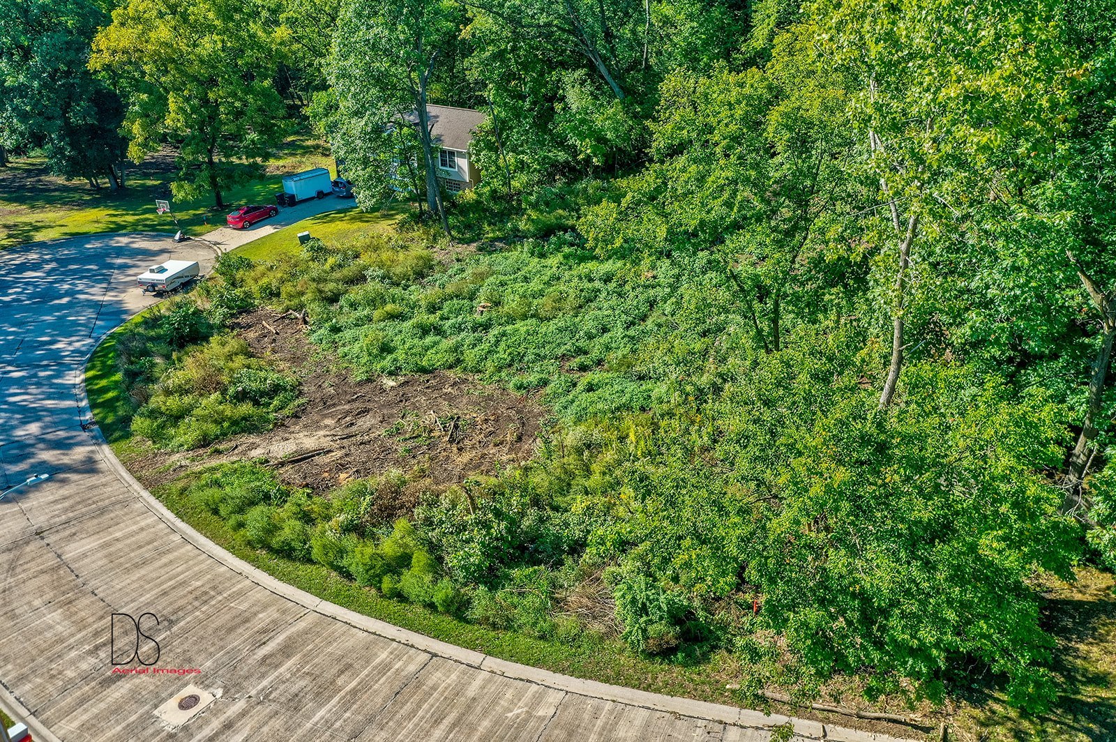 412 Deer Timber Lane Ottawa, IL 61350 - Photo 3 of 9 a view of a garden with a pathway