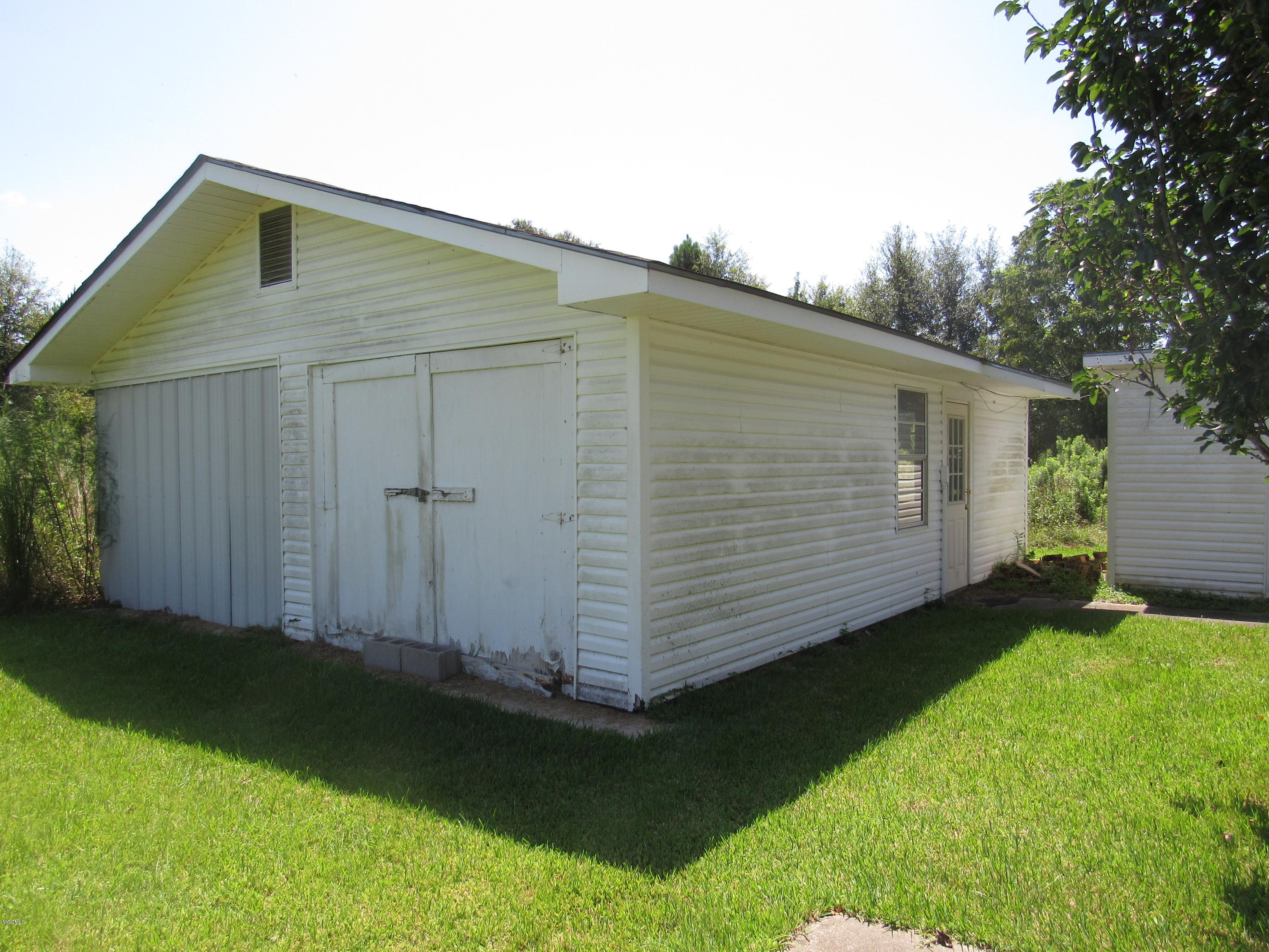 76 Herscel Mitchell Road Picayune, MS 39466 - Photo 21 of 25 GARAGE EXTERIOR