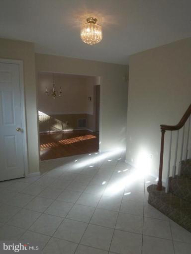 118 Hamilton Road Sterling, VA 20165 - Photo 13 of 15 Entrance / Foyer