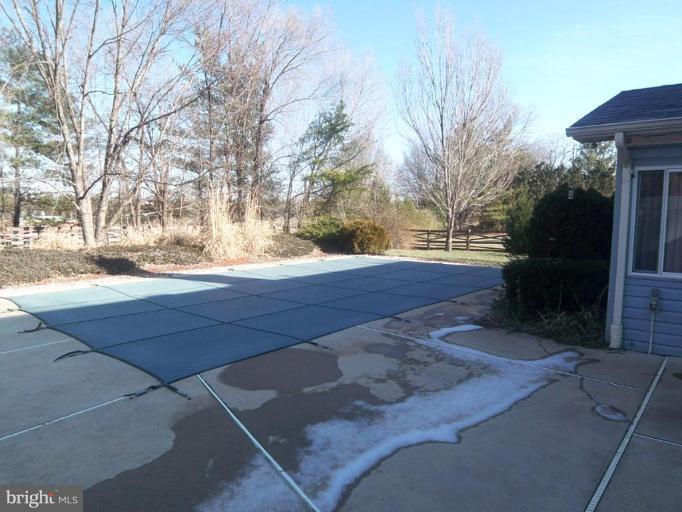 118 Hamilton Road Sterling, VA 20165 - Photo 7 of 15 Swimming Pool