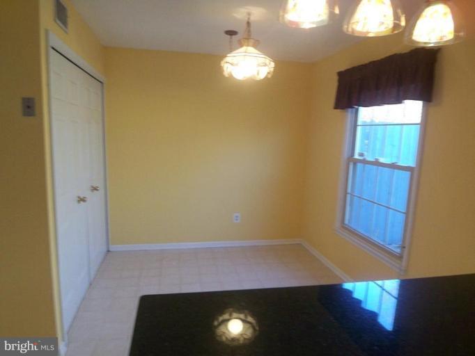 118 Hamilton Road Sterling, VA 20165 - Photo 10 of 15 Breakfast Area