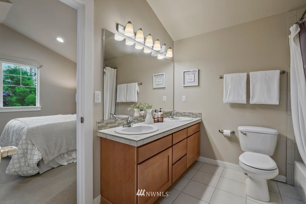 925 North 97th Street, Unit B Seattle, WA 98103 - Photo 14 of 25 Gallery Image 14