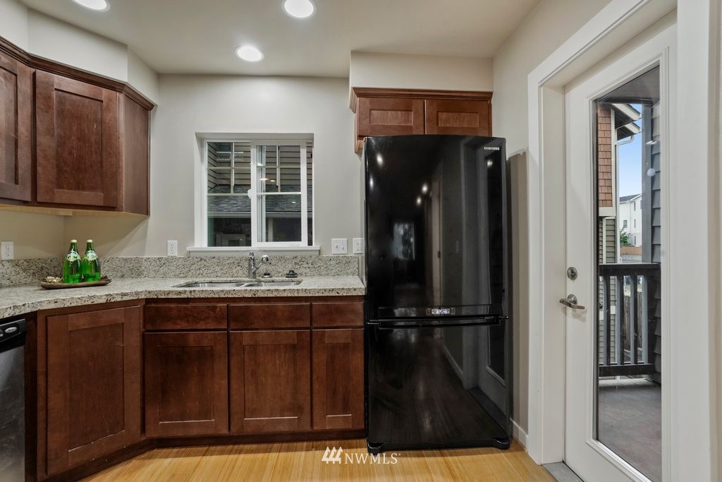 925 North 97th Street, Unit B Seattle, WA 98103 - Photo 3 of 25 Gallery Image 3