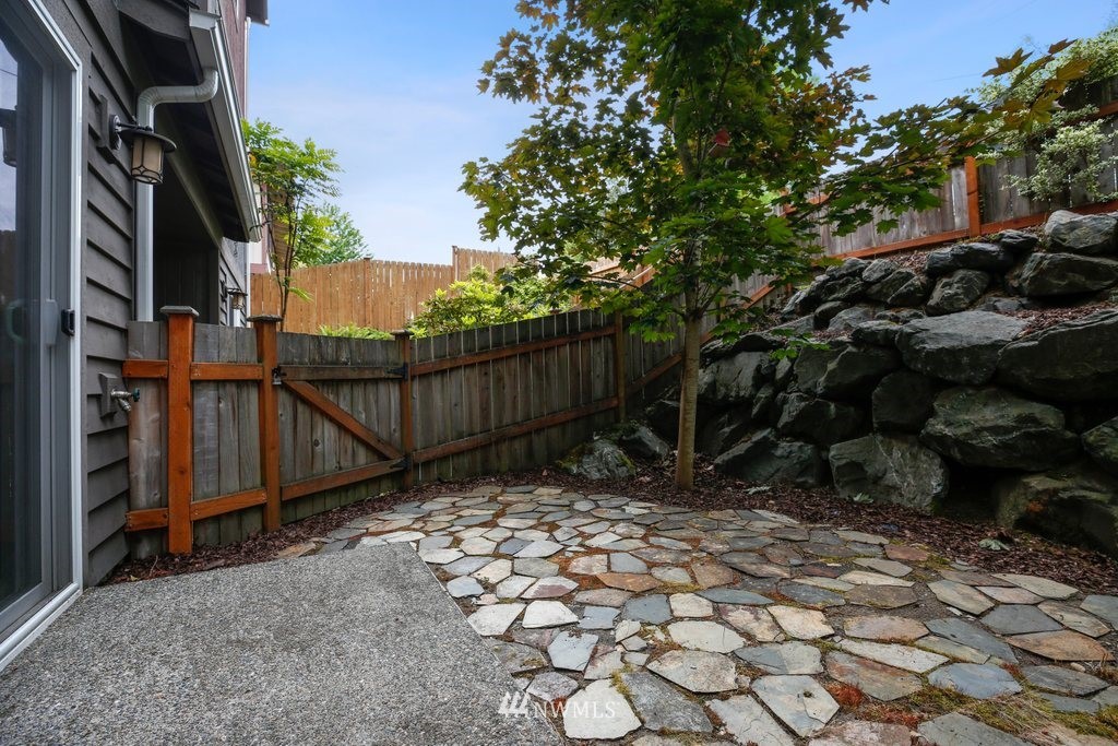 925 North 97th Street, Unit B Seattle, WA 98103 - Photo 22 of 25 Gallery Image 22